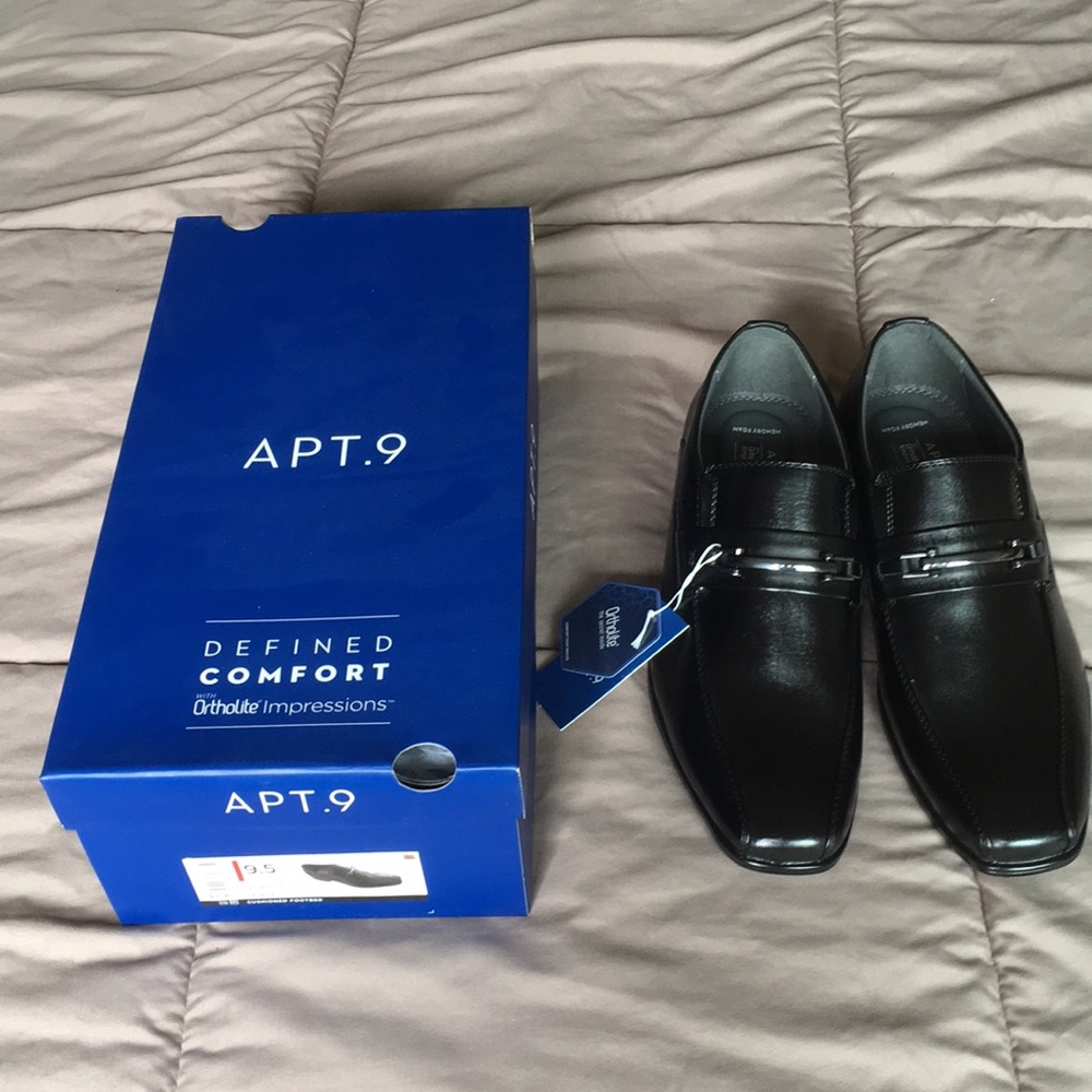 Men’s black dress shoes